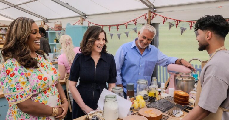 260925-Great-British-Bake-Off-ew-1018a-5852a5.jpg
