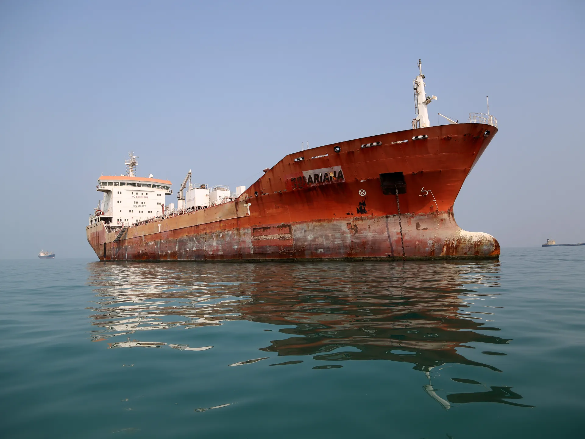 AA-20260909-42422213-42422202-IRANS_OIL_TANKERS_OFF_BANDAR_ABBAS_IN_STRAIT_OF_HORMUZ-1788948423.jpg