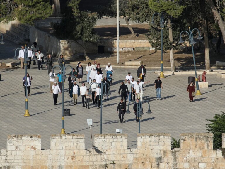 AA-20260928-42591449-42591434-ISRAELI_SETTLERS_RAID_ALAQSA_MOSQUE_DURING_SUKKOT-1790597663.jpg