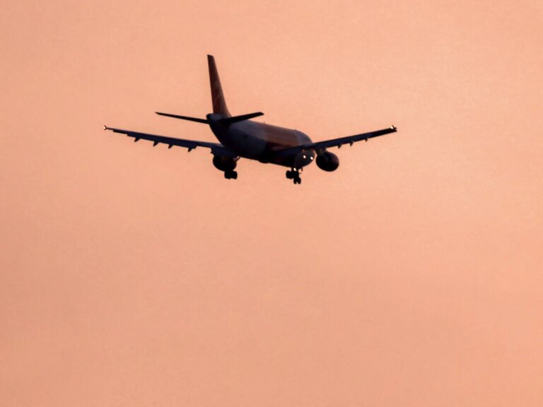 AFP__20250811__69944W7__v1__HighRes__IraqIranReligionIslamShiiteTransportAviation-1768454294.jpg