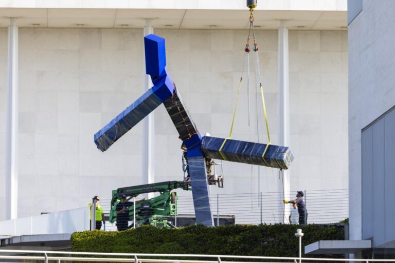 Former-Kennedy-Center-chairman-buys-sculpture-removed-from-center.jpg
