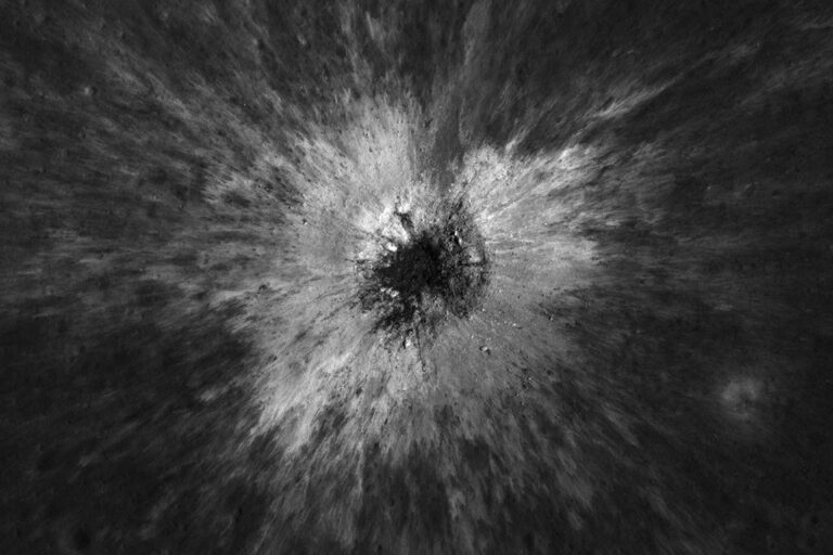 NASA-finds-new-impact-crater-on-the-moon-cold-spot-around-it.jpg