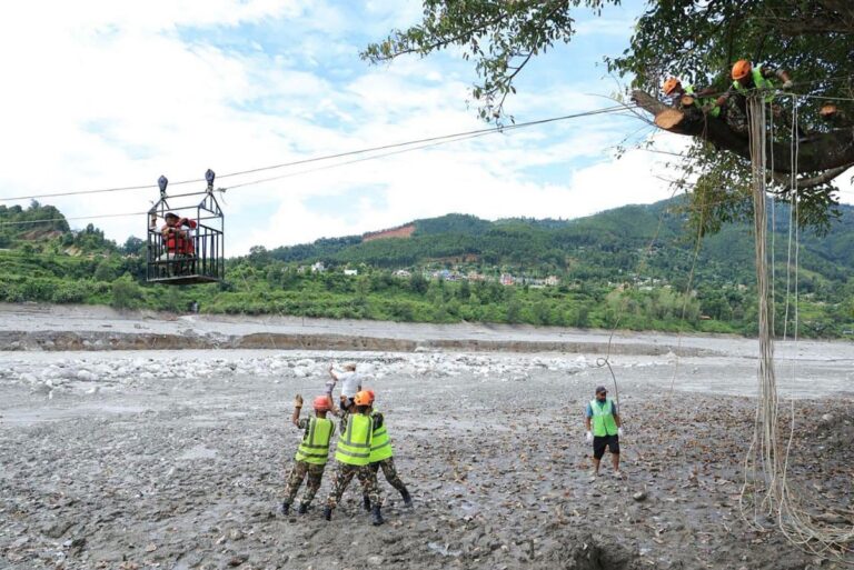 Nepal-1066-dead-4400-missing-in-flash-floods.jpg