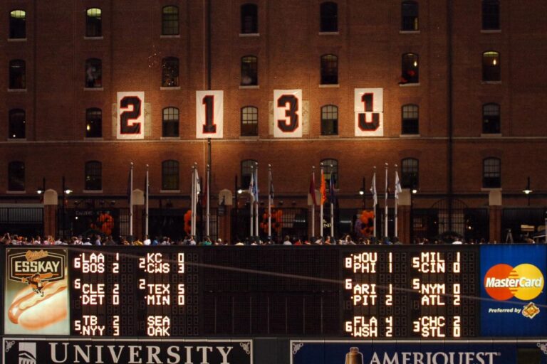 On-This-Day-Cal-Ripken-Jr-breaks-Lou-Gehrigs-consecutive-game-streak.jpg