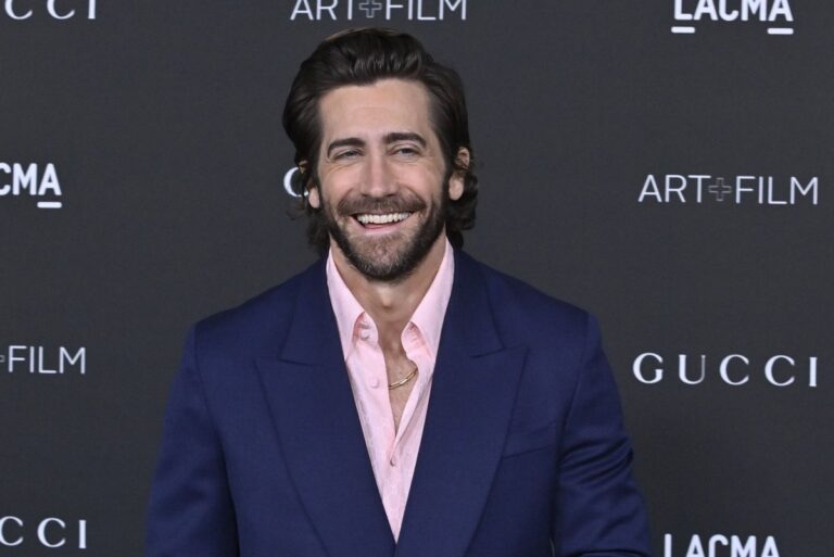 Remain-teaser-M-Night-Shyamalan-directs-Jake-Gyllenhaal-drama.jpg