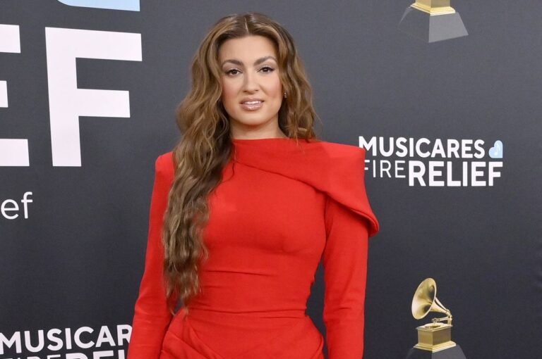 Tori-Kelly-performs-Sing-cover-new-songs-at-Tiny-Desk-concert.jpg