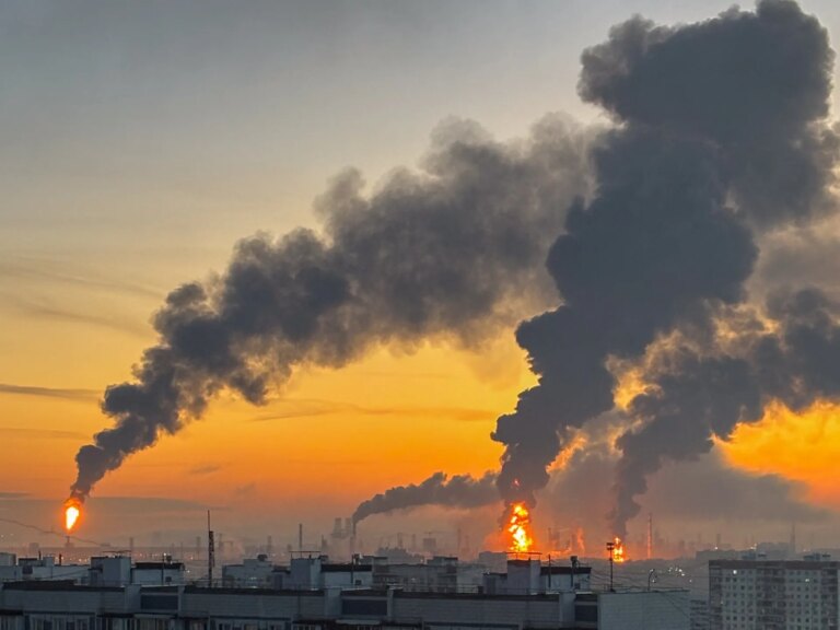 2026-09-20T042816Z_888155140_RC2QMNA71VDJ_RTRMADP_3_UKRAINE-CRISIS-RUSSIA-REFINERY-1792058411.jpg
