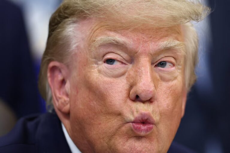 2026-09-30T210952Z_143760791_RC2XTNAVFPUR_RTRMADP_3_USA-TRUMP.JPG