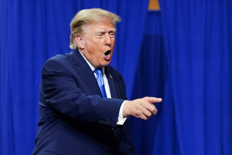 2026-10-04T035040Z_726955747_RC22WNAN8I4Z_RTRMADP_3_USA-TRUMP.JPG