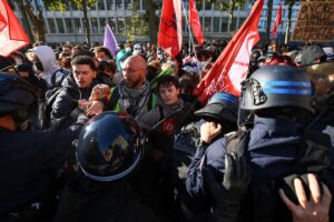 2026-10-06T083356Z_626708859_RC2KXNA6BNTS_RTRMADP_3_FRANCE-PROTEST.JPG