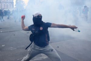 2026-10-17T104757Z_38694920_RC2Y4OAJ1Q00_RTRMADP_3_FRANCE-PROTEST.JPG