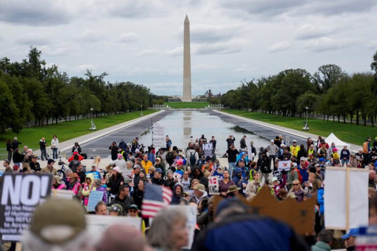 2026-10-17T160637Z_2025760671_RC245OAD4DES_RTRMADP_3_USA-ELECTION-EARLYVOTING.JPG