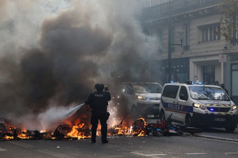 2026-10-21T050013Z_420133225_RC225OAC89DG_RTRMADP_3_EUROZONE-BONDS-BANKS.JPG