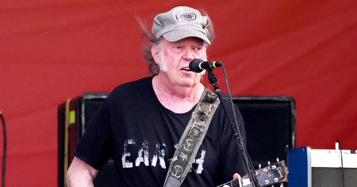 260128-neil-young-rs-3fe1b9.jpg