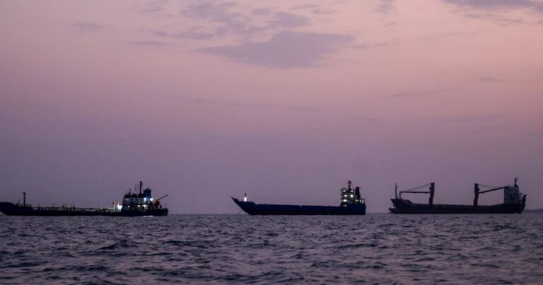 260906-strait-hormuz-ships-ww-1705-e664ec.jpg