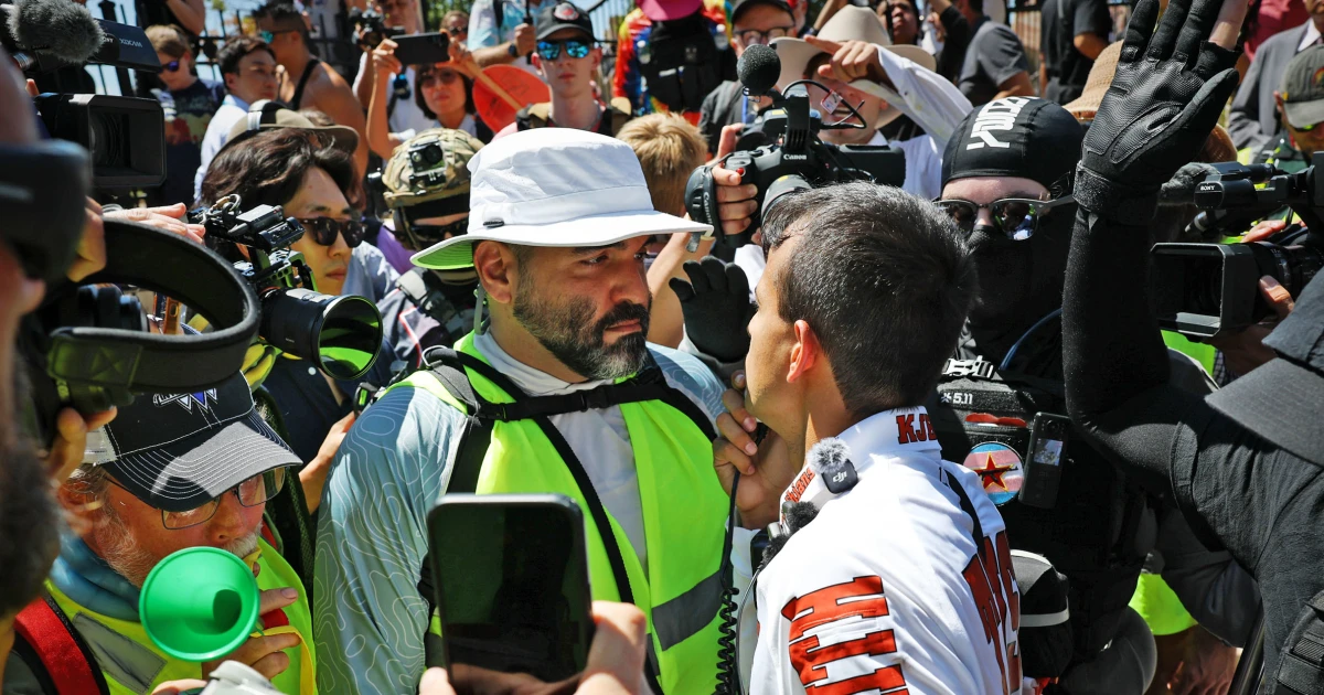 261002-midterm-convention-protest-mn-0920-18cffd.jpg