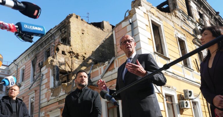 261005merz-zelenskyy-rs-87d942.jpg