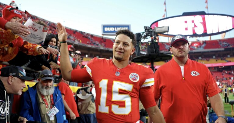 261018-patrick-mahomes-chiefs-nfl-ww-1651-399829.jpg