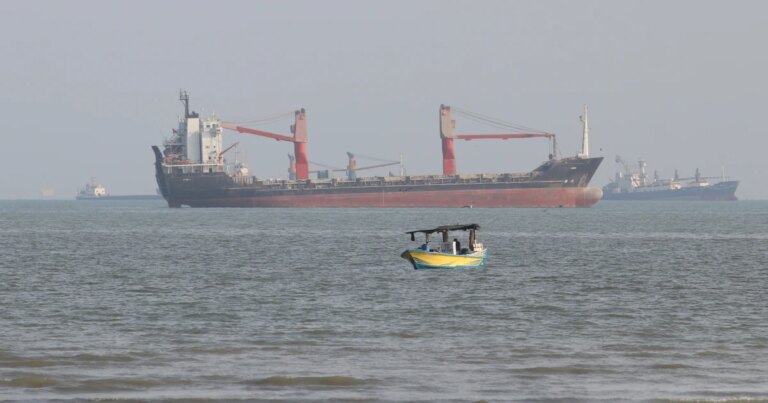 261020-strait-hormuz-mn-0850-bb983e.jpg