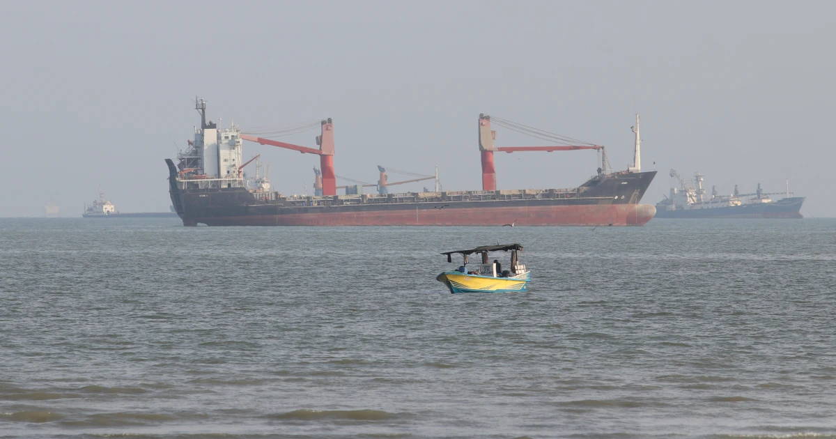 261020-strait-hormuz-mn-0850-bb983e.jpg