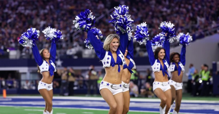 261024-Dallas-Cowboys-Cheerleaders-ch-0938-50117b.jpg