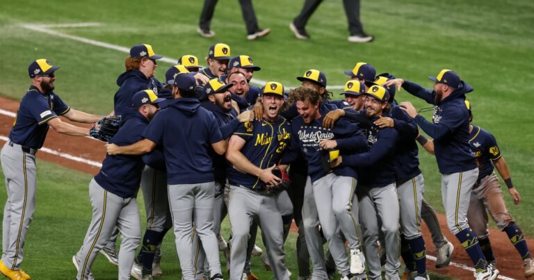 261028-brewers-win-world-series-vsb-2321-fd32cd.jpg