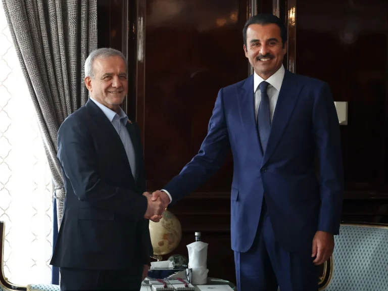 AA-20261027-42879364-42879362-MASOUD_PEZESHKIAN_TAMIM_BIN_HAMAD_AL_THANI_MEETING_IN_MOSCOW-179310104.webp