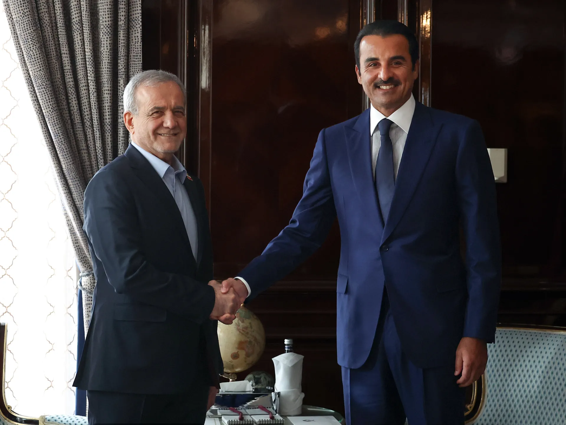 AA-20261027-42879364-42879362-MASOUD_PEZESHKIAN_TAMIM_BIN_HAMAD_AL_THANI_MEETING_IN_MOSCOW-179310104.webp