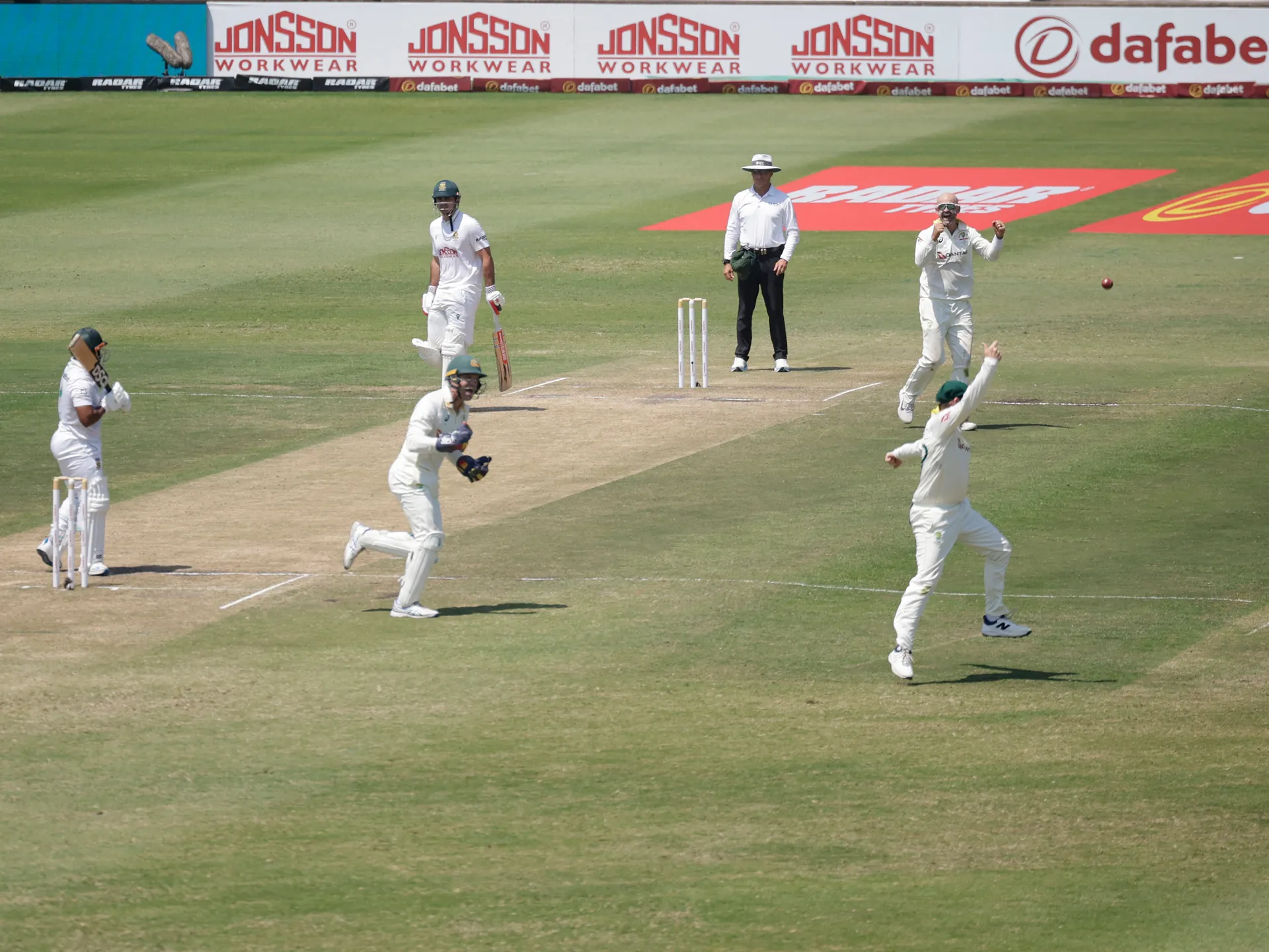 AFP__20261011__D2W72UA__v1__HighRes__CricketRsaAusTest-1791790784.jpg