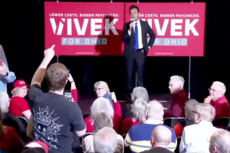 Vivek-Ramaswamy-Heckler.png