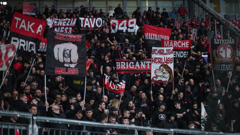 ac-milan-fans-27171792597573.jpg