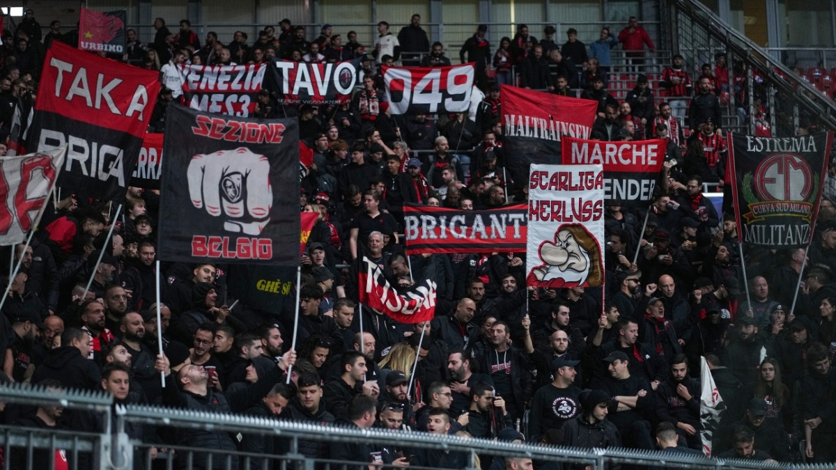 ac-milan-fans-27171792597573.jpg