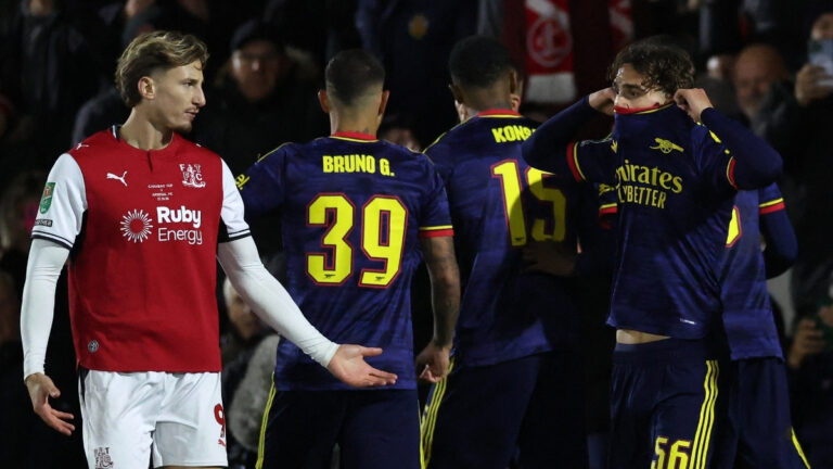 arsenal-fleetwood-town-96441793172144.jpg